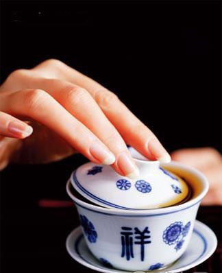 乌龙茶冲泡方法：盖碗泡茶法
